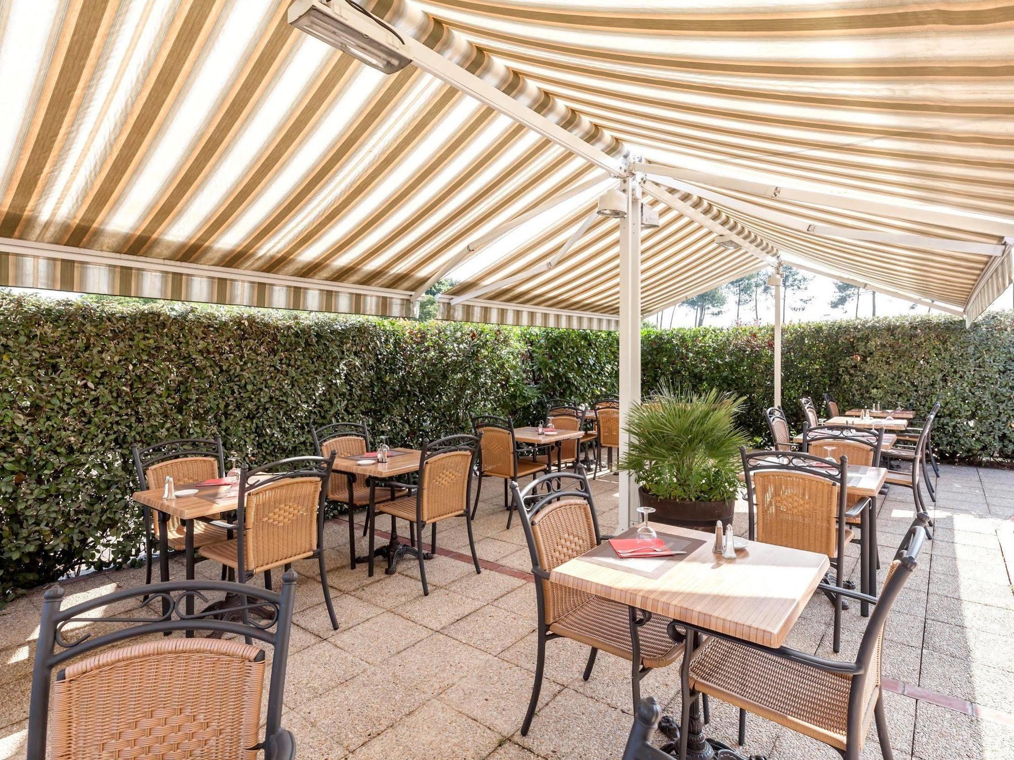 Logis Hotel Horus Restaurant Les Bruyeres Toulenne Eksteriør bilde