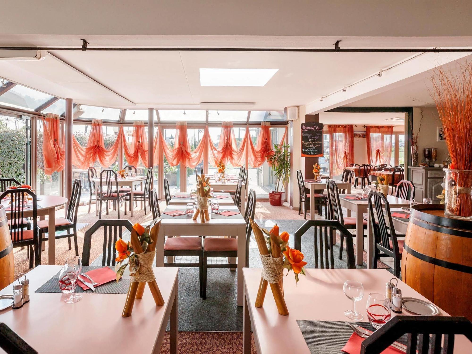 Logis Hotel Horus Restaurant Les Bruyeres Toulenne Eksteriør bilde